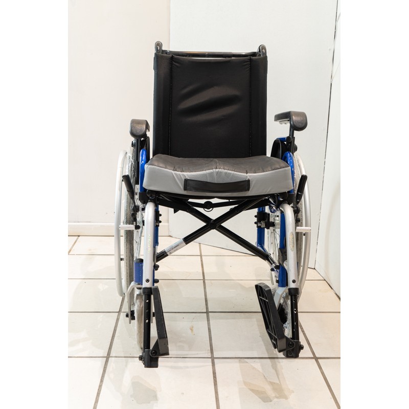 Fauteuil roulant manuel pliable, modèle Alto de la marque Dupont Médical - recyclaide - recycle aide - recycl'aide